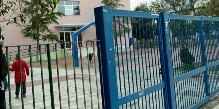 Ζάκυνθος: Γεμάτο το όπλο που έβαλε μέσα στο σχολείο του ο 14χρονος – Δημοτικός υπάλληλος ο πατέρας του