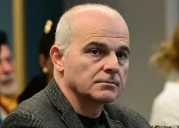 Αντώνης Ψαρόπουλος – πρώην σύζυγος Καρυστιανού: «Η δικαιοσύνη θα κριθεί στα δικαστήρια, όχι στην πολιτική»