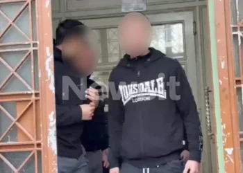 Σέρρες: Προκλητικός προς τους δημοσιογράφους ο αδερφός του δράστη της δολοφονίας – «Έλα όπως είστε, τις κάμερες κάτω»