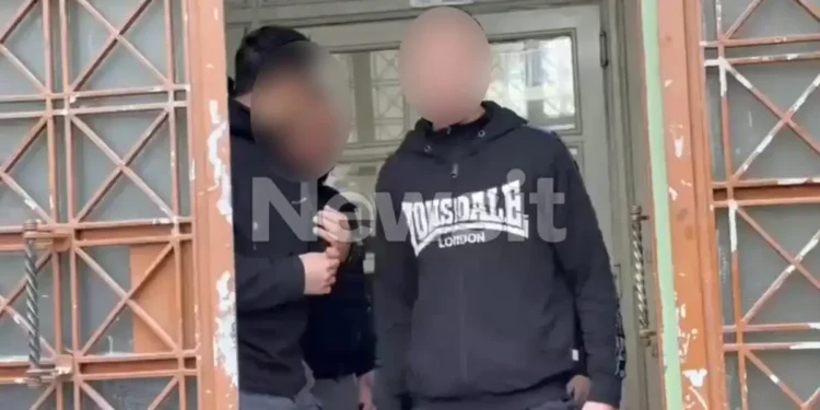 Σέρρες: Προκλητικός προς τους δημοσιογράφους ο αδερφός του δράστη της δολοφονίας – «Έλα όπως είστε, τις κάμερες κάτω»