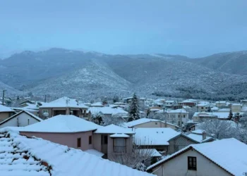 Στα λευκά Ηλεία, Μεσσηνία και Σέρρες, χιονίζει σε Βίλια και Πάρνηθα, δείτε βίντεο από τις περιοχές που το έχει στρώσει