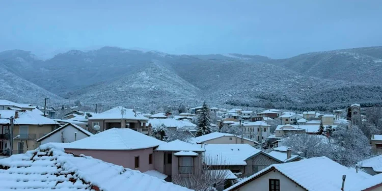 Στα λευκά Ηλεία, Μεσσηνία και Σέρρες, χιονίζει σε Βίλια και Πάρνηθα, δείτε βίντεο από τις περιοχές που το έχει στρώσει