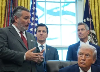 Ο Τραμπ «τα έψαλλε» άσχημα στον γερουσιαστή Κρουζ, μετά από σφοδρή κριτική για τους δασμούς – «Άντε γα@@@ Τεντ»