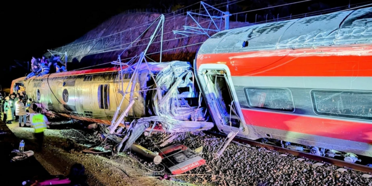 Ισπανία: «Ήταν σαν σεισμός» – Στους 39 οι νεκροί από τη σύγκρουση τρένων υψηλής ταχύτητας