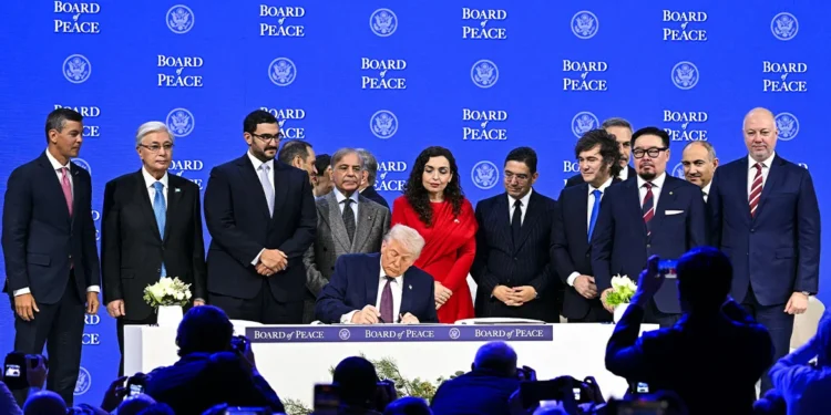 Ο Τραμπ παρουσίασε το Συμβούλιο Ειρήνης, 19 χώρες υπέγραψαν την ένταξή τους – Μόνο Ουγγαρία και Βουλγαρία από την ΕΕ