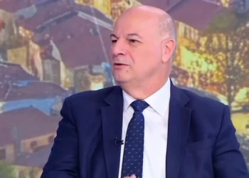 Τσιάρας: Κανείς δεν έχει το δικαίωμα να κλείσει τη χώρα, η εκβιαστική λογική δεν δημιουργεί πλαίσιο διαλόγου