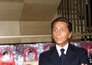 Πέθανε ο θρυλικός σχεδιαστής μόδας Valentino σε ηλικία 93 ετών