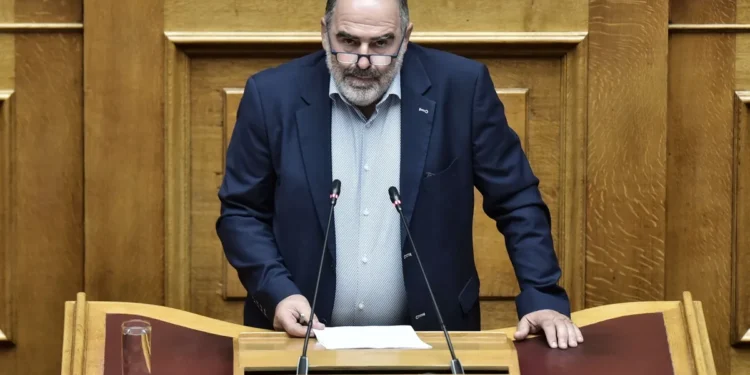 “Κάντε το όπως η χούντα”: Αντιδράσεις για αναφορά βουλευτή στη δικτατορία των συνταγματαρχών με φόντο το αγροτικό ζήτημα