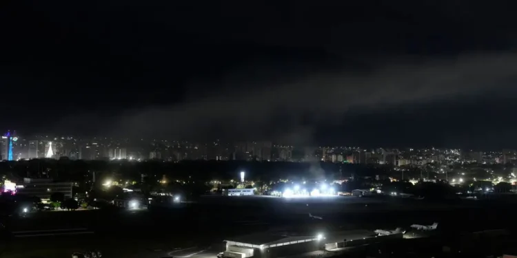 Βενεζουέλα: Εκρήξεις στο Καράκας – Εντολή Τραμπ για επίθεση στη Βενεζουέλα, ο Μαδούρο κήρυξε τη χώρα του σε κατάσταση έκτακτης ανάγκης