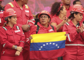 Σε ιδιώτες τα πετρέλαια της Βενεζουέλας για πρώτη φορά μετά από 20 χρόνια, νέος νόμος στη σκιά του Τραμπ