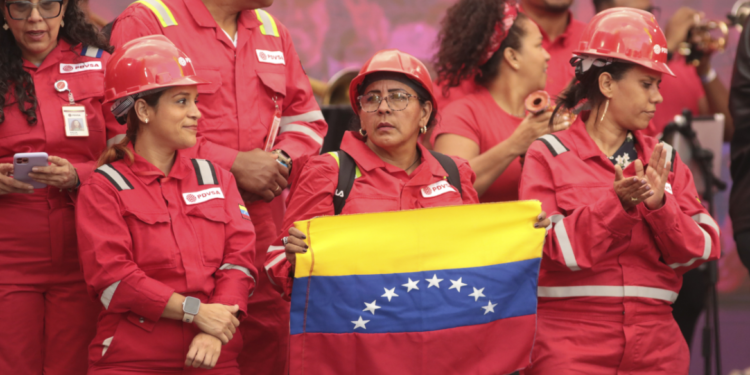 Σε ιδιώτες τα πετρέλαια της Βενεζουέλας για πρώτη φορά μετά από 20 χρόνια, νέος νόμος στη σκιά του Τραμπ