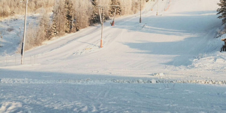Αυξημένη η κίνηση στα χιονοδρομικά κέντρα μετά τις τελευταίες χιονοπτώσεις – Ποιες πίστες επιλέγουν