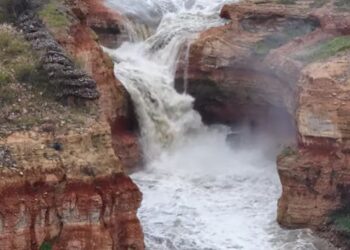 Υλίκη: Γέμισε η λίμνη από τις βροχές και τα χιόνια – Εντυπωσιακές εικόνες