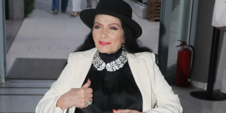 Στο νοσοκομείο η Ζωζώ Σαπουντζάκη: Οι γιατροί είπαν ότι είναι μια χαρά, λέει στενή της φίλη