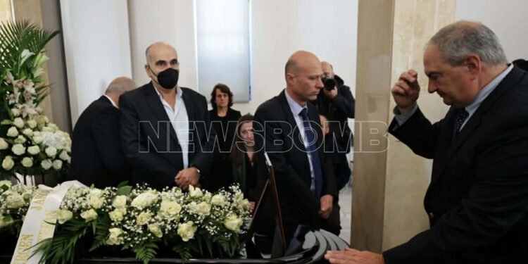 Άννα Ψαρούδα-Μπενάκη: Στο Α΄ Νεκροταφείο η κηδεία της – Δείτε φωτογραφίες