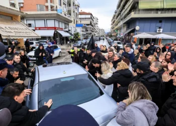Τρίκαλα: Προθεσμία για αύριο πήρε ο ιδιοκτήτης της Βιολάντα -Έφυγε από τα δικαστήρια εν μέσω επευφημιών