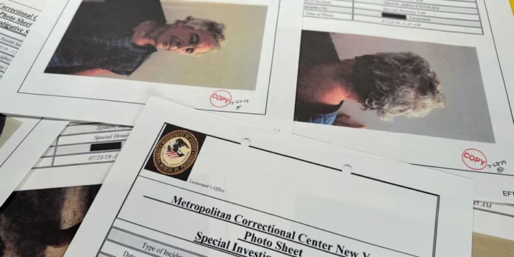 Πώς έχτισε την «αυτοκρατορία» του ο παιδόφιλος Τζέφρι Έπσταϊν – Η σκοτεινή διαδρομή του πλούτου και οι μαζικοί εκβιασμοί