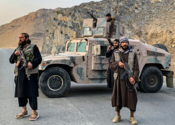 Το Πακιστάν κηρύσσει πόλεμο στο Αφγανιστάν: Μαζικοί βομβαρδισμοί και απειλές για συντριβή των Ταλιμπάν