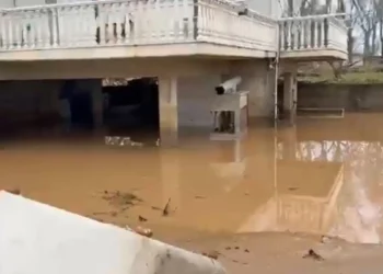 Αγιόκαμπος: Τεράστιες καταστροφές από την κακοκαιρία – Πλημμύρισαν σπίτια, αυλές και δρόμοι, έφραξε ρέμα από τα φερτά υλικά