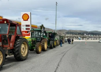 Από απολύμανση περνούν τα τρακτέρ στις πύλες της Αθήνας, έφτασαν τα πρώτα στα διόδια Αφιδνών, δείτε βίντεο