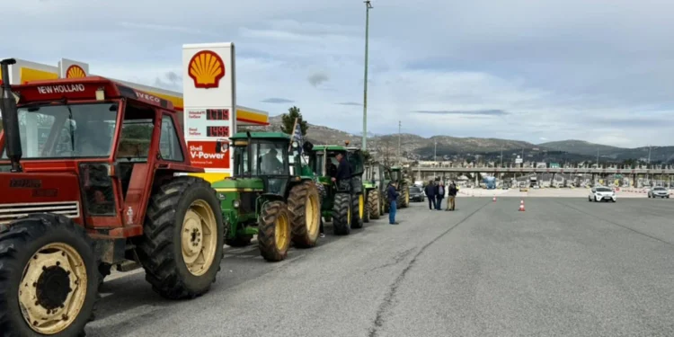 Από απολύμανση περνούν τα τρακτέρ στις πύλες της Αθήνας, έφτασαν τα πρώτα στα διόδια Αφιδνών, δείτε βίντεο