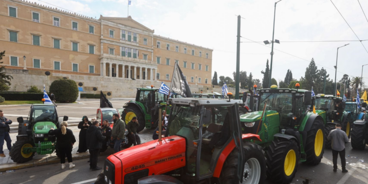 Αγρότες: «Μπλόκο» στο Σύνταγμα με δεκάδες τρακτέρ – Ποιοι δρόμοι θα κλείσουν
