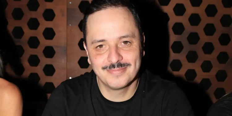 Αλέξανδρος Τσουβέλας: Διάβασα το βιβλίο του Αλέξη Τσίπρα, σκέφτηκα να κάνω κι εγώ την «Άρτα» ή «Λιόσια»