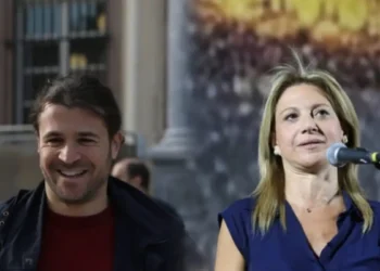 Πυρά Ιάσονα Αποστολόπουλου κατά Μαρίας Καρυστιανού για την τραγωδία στη Χίο: «Είναι τα παιδιά εισβολείς;»