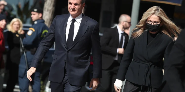 «Όταν κυβερνούν ανίκανοι, ένοχοι είναι οι ικανοί»: Το χειρόγραφο σημείωμα της Ελένης Γλύκατζη Αρβελέρ στον Κυριάκο Μητσοτάκη