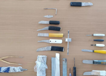 Ολόκληρο οπλοστάσιο στις φυλακές Δομοκού: 14 μαχαίρια, 5 σουβλιά, λάμα, λόγχη, κινητά και φορτιστές