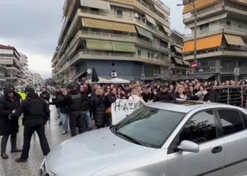 Βιολάντα: Απολογείται ξανά ο ιδιοκτήτης για την φονική έκρηξη – Έξω από το δικαστήριο εργαζόμενοι ως ένδειξη συμπαράστασης
