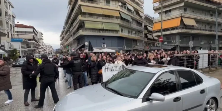 Βιολάντα: Απολογείται ξανά ο ιδιοκτήτης για την φονική έκρηξη – Έξω από το δικαστήριο εργαζόμενοι ως ένδειξη συμπαράστασης