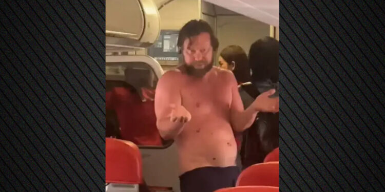Επιβάτης έβγαλε τα ρούχα του και προκάλεσε χάος σε πτήση της AirAsia, δείτε βίντεο
