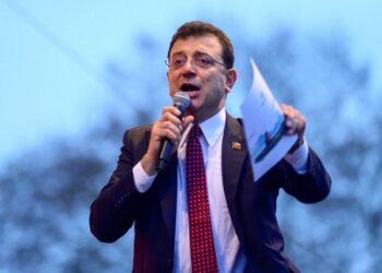 Ιμάμογλου: Στο εδώλιο ξανά για το “πλαστό” πτυχίο – “Θα τρέχουν σαν τα ποντίκια” διαμηνύει στους διώκτες του