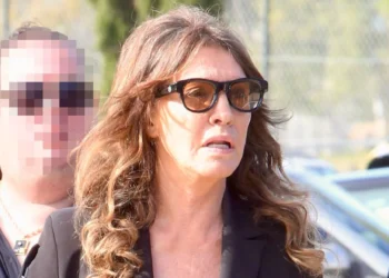 Το τελευταίο αντίο στον Λάκη Ραπτάκη -Ράκος η Βάνα Μπάρμπα, τον αποχαιρέτησαν συγγενείς και φίλοι [εικόνες]