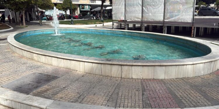 Καλλιθέα: «Της έκανα ΚΑΡΠΑ και άρχισε να βγάζει υγρά από τη μύτη» λέει ο σεφ που έδωσε τις πρώτες βοήθειες στη 2χρονη που έπεσε στο σιντριβάνι