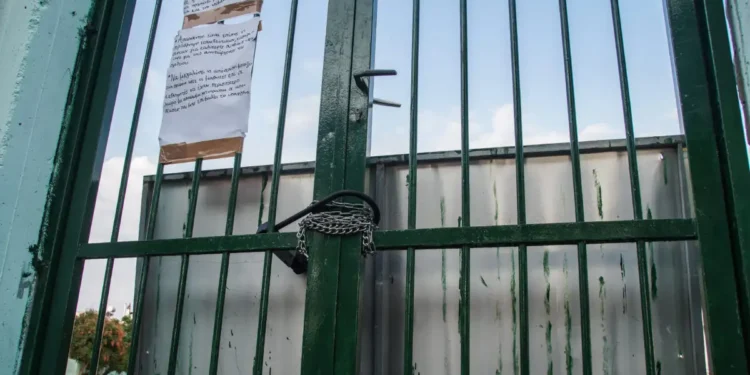 Χαλάνδρι: 4 ΕΔΕ για τη διευθύντρια του ΕΠΑΛ που βάζει τους μαθητές να σκάβουν – Ζητούν να απομακρυνθεί άμεσα