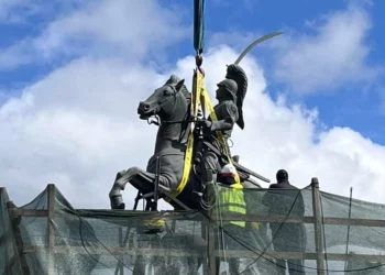 Τρίπολη: Μεταφέρθηκε για συντήρηση ο ανδριάντας του Κολοκοτρώνη, δείτε βίντεο