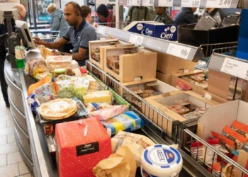 Μπήκε στο Lidl με 1 λίρα και κατάφερε να αγοράσει πρωινό, μεσημεριανό και βραδινό