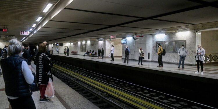 Φρικτό δυστύχημα στο Μετρό Συντάγματος: Νεκρή γυναίκα που έπεσε στις γραμμές