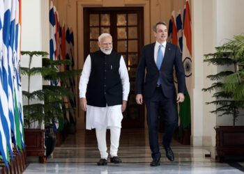 Μητσοτάκης: Στην Ινδία με στόχο να «ξεκλειδώσει» τη μεγαλύτερη αγορά του κόσμου