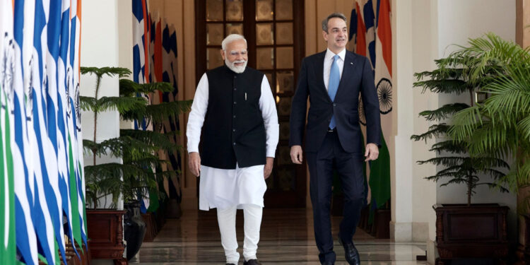 Μητσοτάκης: Στην Ινδία με στόχο να «ξεκλειδώσει» τη μεγαλύτερη αγορά του κόσμου