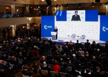 Η Ευρώπη μόνη στην εποχή των υπερδυνάμεων μετά το Μόναχο: Συζητήσεις για πυρηνική ομπρέλα και κοινό στρατό μετά τη στάση των ΗΠΑ