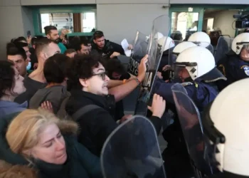 Ο Άδωνις Γεωργιάδης για τα επεισόδια έξω από το Γενικό Κρατικό Νίκαιας: «Κινδύνευσε η σωματική μου ακεραιότητα – Η βία δεν είναι νόμιμο δικαίωμα»