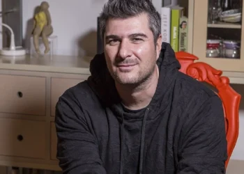 Μωραΐτης κατά Κασσελάκη: Στα όρια του λούμπεν να γράψω για αυτόν, το σούσι βρομάει από το κεφάλι