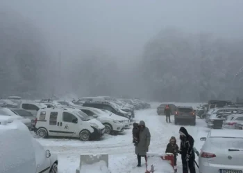Σέρρες: Αποκλείστηκαν οδηγοί στο δρόμο προς τον Λαϊλιά – Οι επιβάτες κάλεσαν το 112
