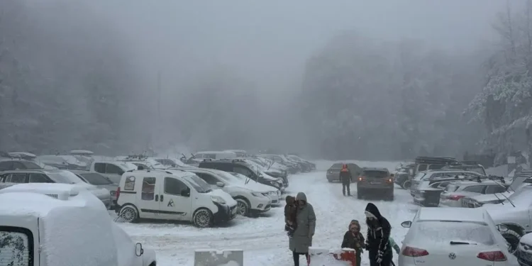 Σέρρες: Αποκλείστηκαν οδηγοί στο δρόμο προς τον Λαϊλιά – Οι επιβάτες κάλεσαν το 112