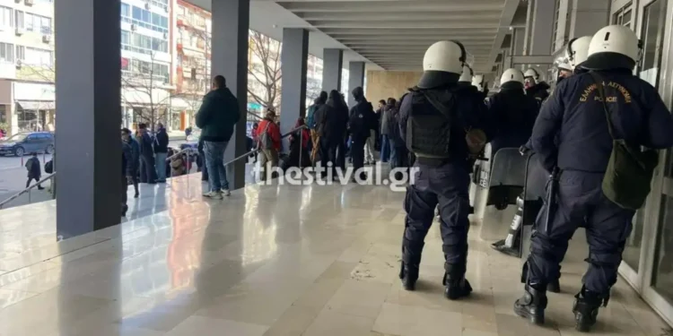 ΑΠΘ: Στα δικαστήρια οι 38 συλληφθέντες από την επιχείρηση στην Πολυτεχνική Σχολή – Δείτε βίντεο
