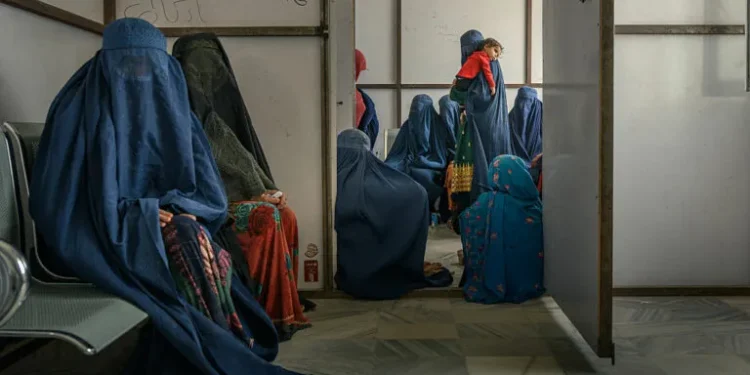 Νέος νόμος των Ταλιμπάν νομιμοποιεί τη βία κατά των γυναικών και των παιδιών