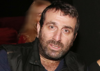 Ηλίας Βαλάσης: Αν βγω γυμνός στον δρόμο δεν θα ενοχληθεί κανείς, αλλά θα ενοχληθεί αν κάνω τον σταυρό μου